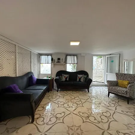 Monat Hacimemis فندق ألاتشاتي